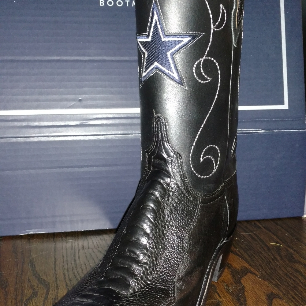 Lucchese Dallas Cowboys boots. NIB.  9.5B